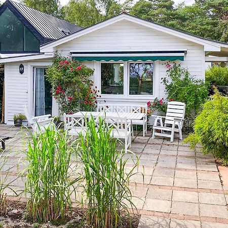 1 Bedroom Amazing Home In Hoellviken Εξωτερικό φωτογραφία