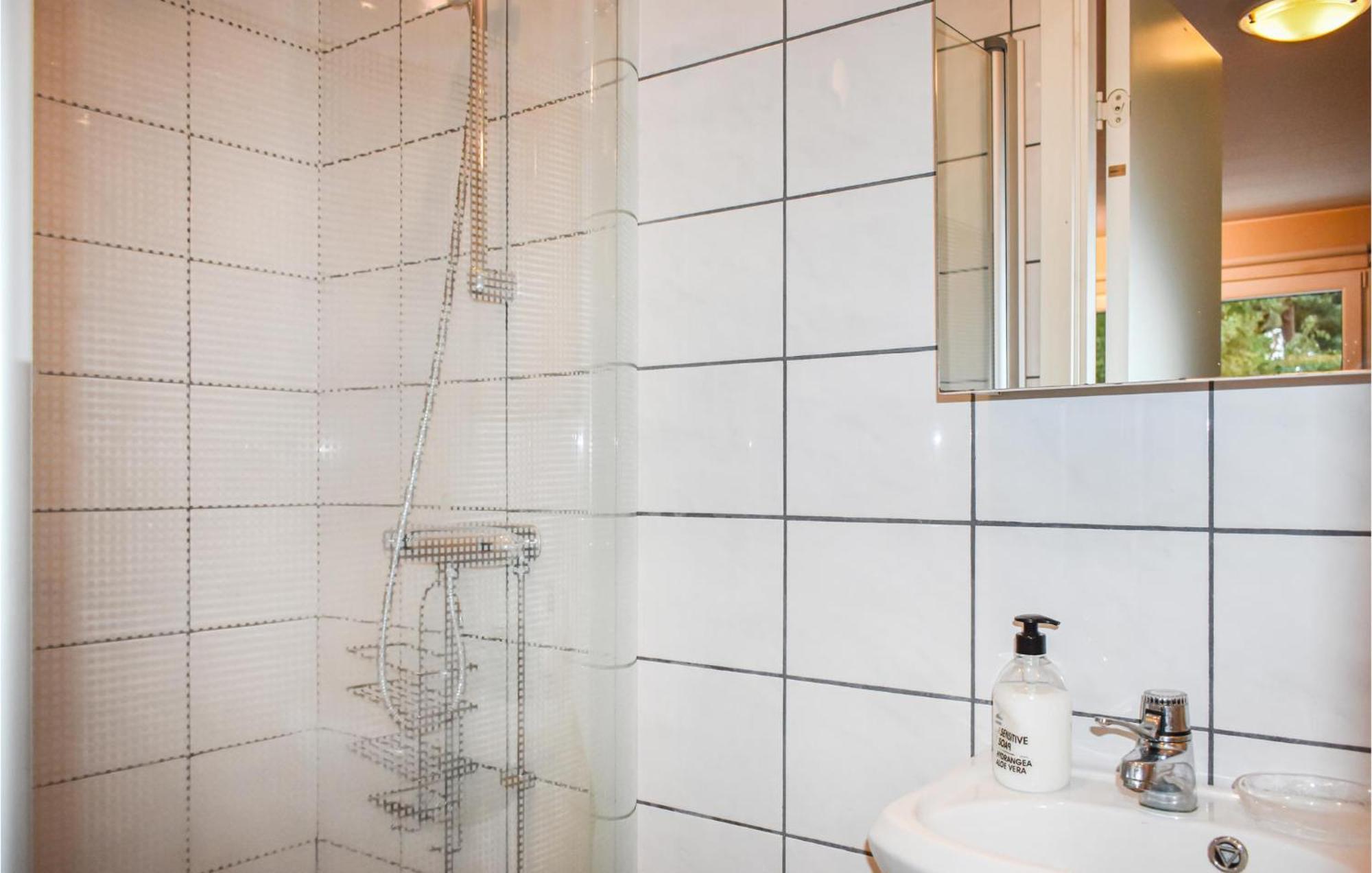 1 Bedroom Amazing Home In Hoellviken Εξωτερικό φωτογραφία